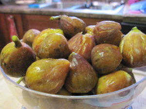 bowl of figs